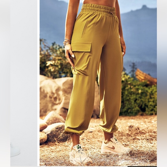 BNWOT Fabletics Eleanor Cargo Track Pant, Women’s XL - Picture 1 of 7
